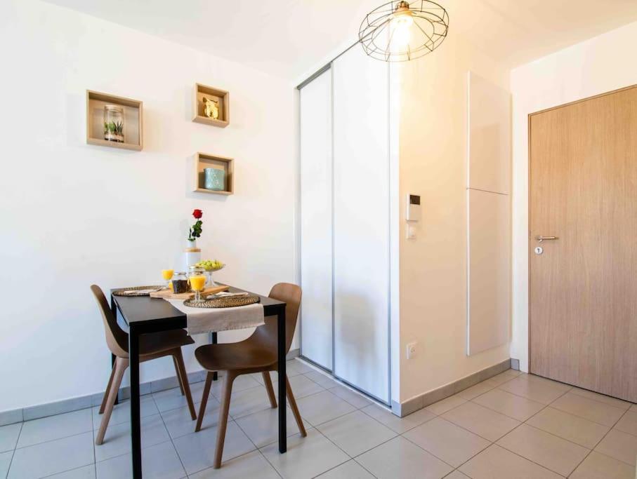 Ferienwohnung Le Tony Garnier Check In H24 Wifi Lyon Exterior foto